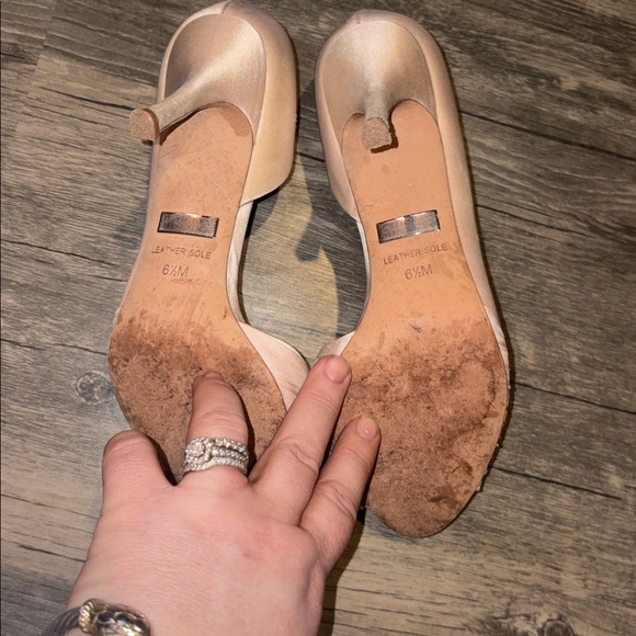 Badgley Mischka  Ivory Peep Toe Jeweled Pump Size 6.5 - Picture 7 of 7